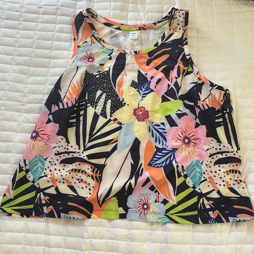 floral Old Navy athletic top! perfect condition! size M